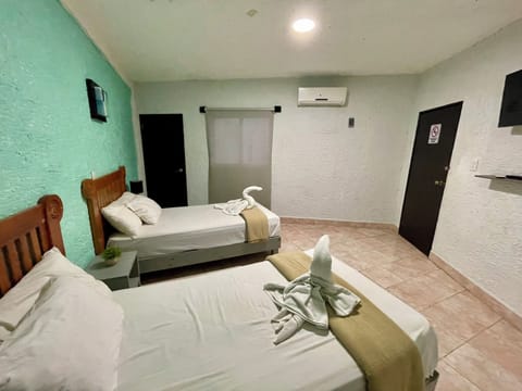 Deluxe Studio Suite, 2 Twin Beds | Individually decorated, individually furnished, free WiFi, bed sheets