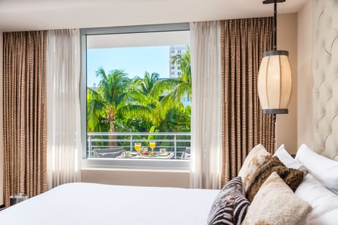 Poolside Cabana Suite | Premium bedding, down comforters, in-room safe, iron/ironing board