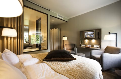 Superior Twin Room | Premium bedding, minibar, individually decorated, desk