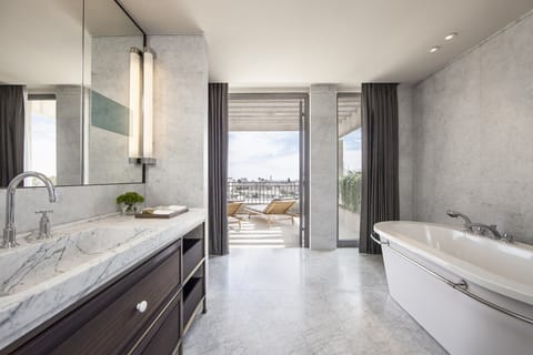 Presidential Suite with terrace and Old City view. | Bathroom | Separate tub and shower, rainfall showerhead, free toiletries