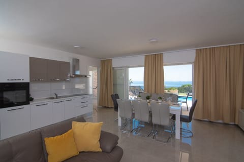 Deluxe Villa, 4 Bedrooms, Terrace, Sea View | In-room dining