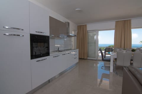 Deluxe Villa, 4 Bedrooms, Terrace, Sea View | Private kitchen | Fridge, microwave, oven, stovetop