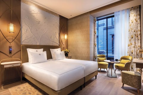 Deluxe Room, Courtyard View | Premium bedding, in-room safe, blackout drapes, soundproofing