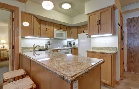 Condo, 2 Bedrooms | Private kitchen | Fridge, oven, coffee/tea maker, toaster