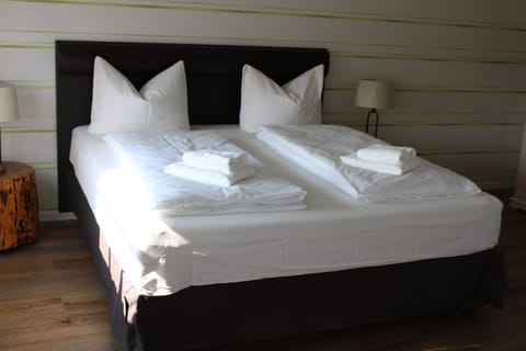 Executive Suite | Premium bedding, down comforters, Select Comfort beds