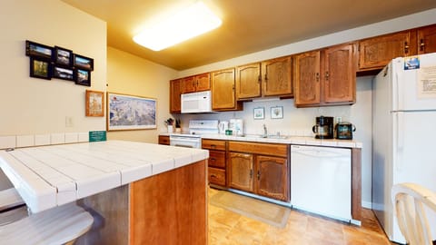 Condo, 1 King Bed with Sofa bed, Patio, Mountain View (Hidden Valley Homestead) | Private kitchen | Coffee/tea maker