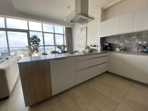 3 Bedroom Penthouse | Private kitchen | Full-size fridge, microwave, oven, stovetop