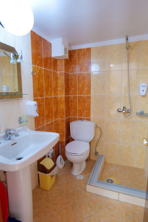 Double Room, Balcony | Bathroom | Hair dryer, towels