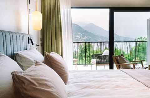 A-ROSA Suite | Hypo-allergenic bedding, minibar, in-room safe, laptop workspace