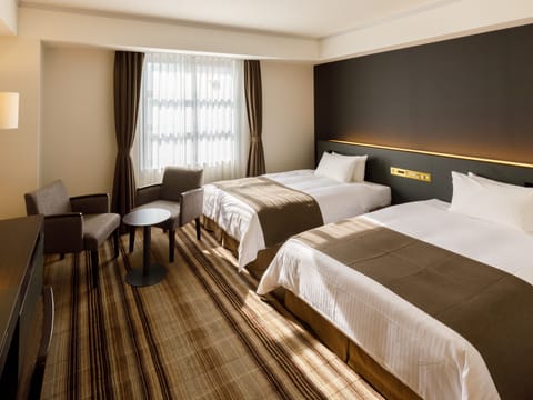 Grand Twin Room, Non Smoking | Down comforters, desk, free WiFi, bed sheets