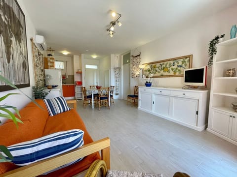 Apartment, 1 Bedroom, Balcony, Ocean View | Living room