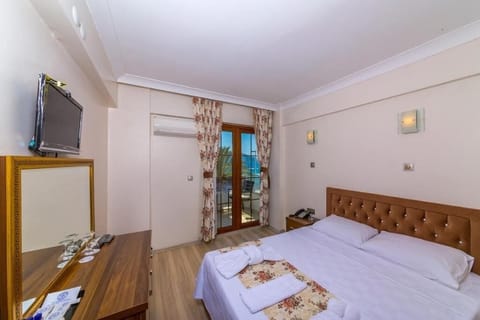 Standard Double Room, 1 Double Bed, Sea View | Free WiFi, bed sheets