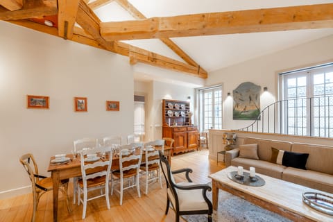 Luxury Apartment, Garden View (Appartement du Cocher) | Lounge