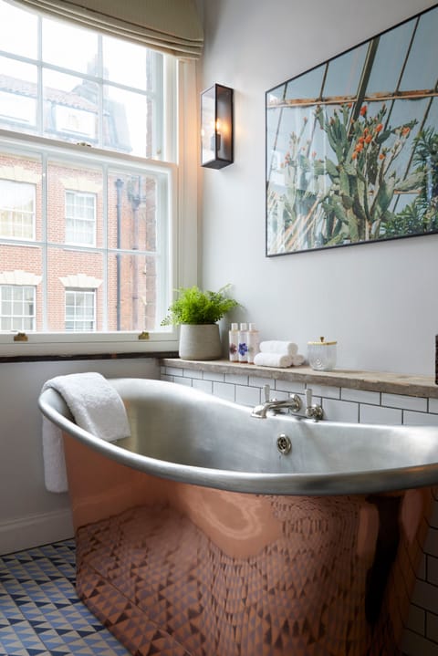 Luxury Double Room | Deep soaking bathtub