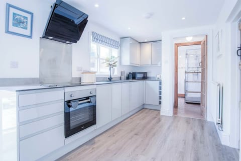 Cottage (4 Bedrooms) | Private kitchen | Fridge, oven, stovetop, dishwasher