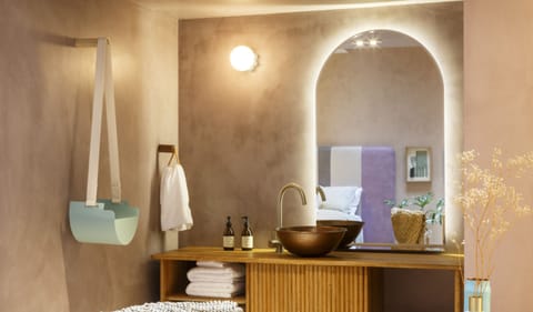 Comfort Suite | Bathroom | Shower, rainfall showerhead, hair dryer, bathrobes