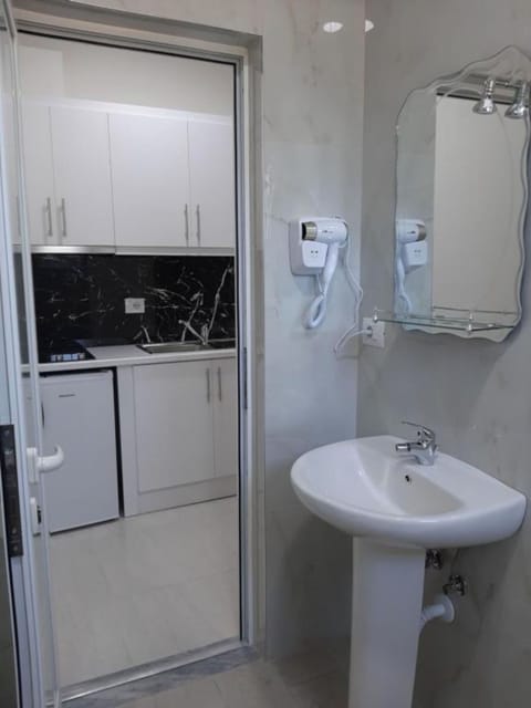 Double Room, Kitchen | Bathroom | Towels