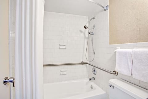 Combined shower/tub, eco-friendly toiletries, hair dryer, towels