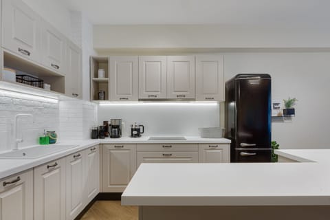 Premium Apartment, 3 Bedrooms | Private kitchen | Full-size fridge, microwave, oven, stovetop