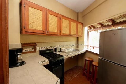 Double Room | Private kitchen | Fridge, stovetop, cookware/dishes/utensils