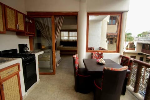 Double Room | Private kitchen | Fridge, stovetop, cookware/dishes/utensils