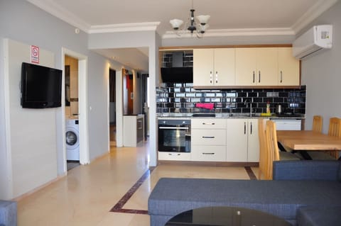 Condo, 3 Bedrooms, Sea View | Private kitchenette | Mini-fridge, oven, stovetop, cookware/dishes/utensils