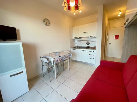 Studio, Multiple Bedrooms, Balcony, Ocean View | Living area