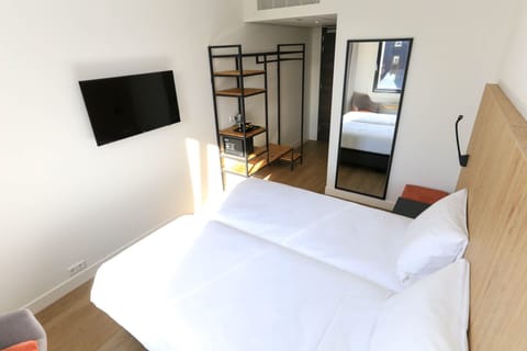 In-room safe, free WiFi, bed sheets