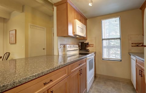 Condo, 2 Bedrooms | Private kitchen | Fridge, oven, coffee/tea maker, toaster