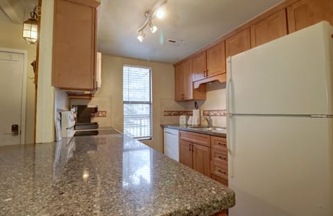 Condo, 2 Bedrooms | Private kitchen | Fridge, oven, coffee/tea maker, toaster