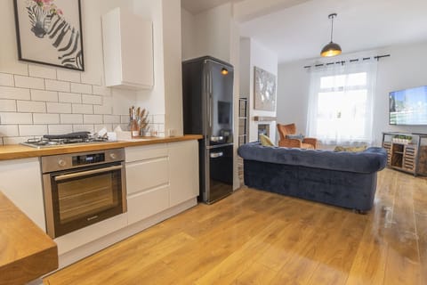 Apartment | Living area | Flat-screen TV