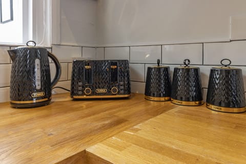 Apartment | Private kitchen | Fridge, oven, stovetop, electric kettle