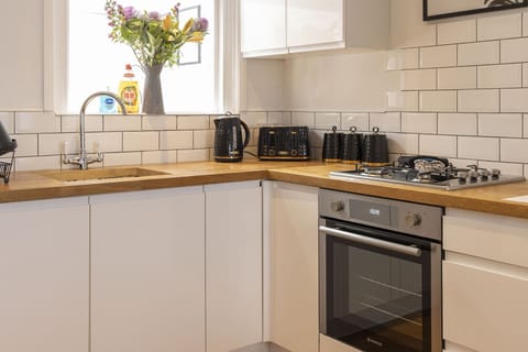 Apartment | Private kitchen | Fridge, oven, stovetop, electric kettle