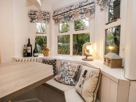 Cottage | Living room | TV