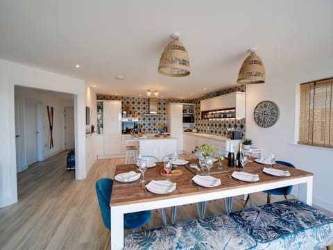 Cottage | Dining