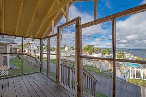 Large Two Room Cottage with Screened in Porch | Terrace/patio