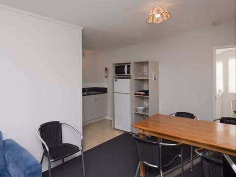 Two Bedroom Holiday Apartment 2 Storey | In-room dining