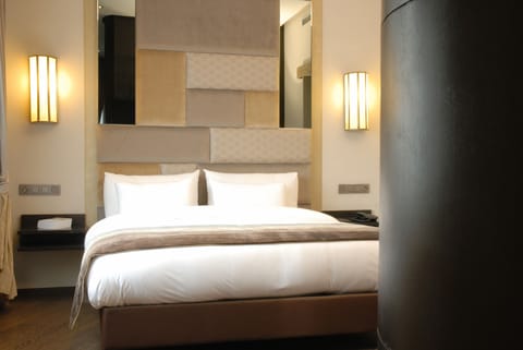 Junior Suite | Premium bedding, in-room safe, desk, laptop workspace