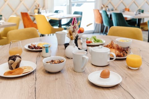 Daily buffet breakfast (EUR 35 per person)