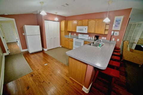 Apartment, 2 Bedrooms | Private kitchen | Full-size fridge, microwave, oven, stovetop