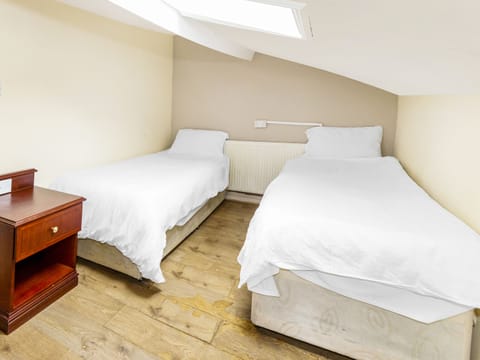 Standard Twin Room, 2 Twin Beds | Iron/ironing board, free WiFi, bed sheets