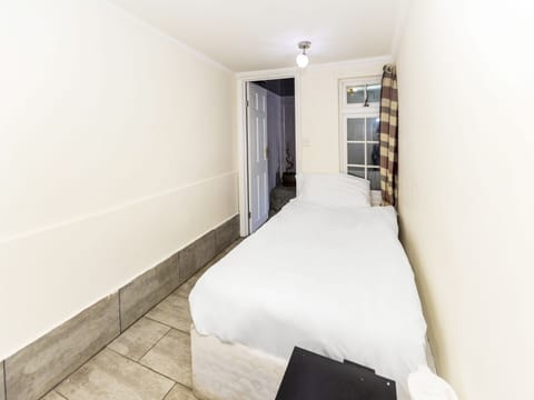 Standard Single Room, 1 Twin Bed | Iron/ironing board, free WiFi, bed sheets