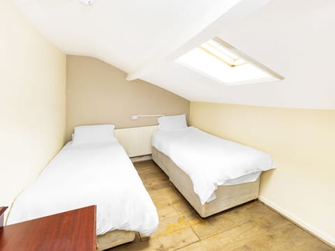 Standard Twin Room, 2 Twin Beds | Iron/ironing board, free WiFi, bed sheets