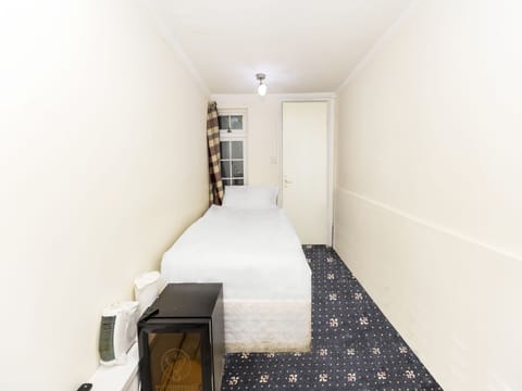 Standard Triple Room, Multiple Beds | Iron/ironing board, free WiFi, bed sheets