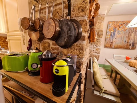 House, 3 Bedrooms, Balcony, Garden View | Private kitchen | Stovetop