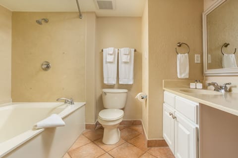 Combined shower/tub, deep soaking tub, eco-friendly toiletries