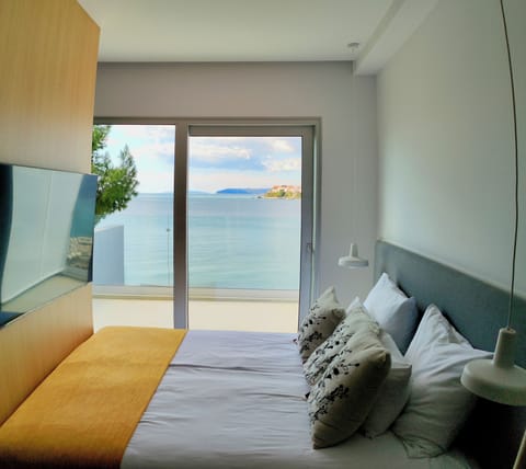 Premium Suite | Premium bedding, minibar, in-room safe, individually furnished