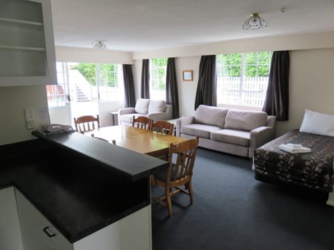 Apartment, 3 Bedrooms | Soundproofing, iron/ironing board, cribs/infant beds, free WiFi