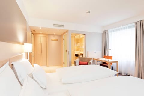 Superior Double Room | Bathroom | Shower, free toiletries, hair dryer, towels