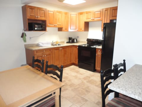 Apartment, Multiple Beds, Kitchen | Private kitchen | Mini-fridge, coffee/tea maker